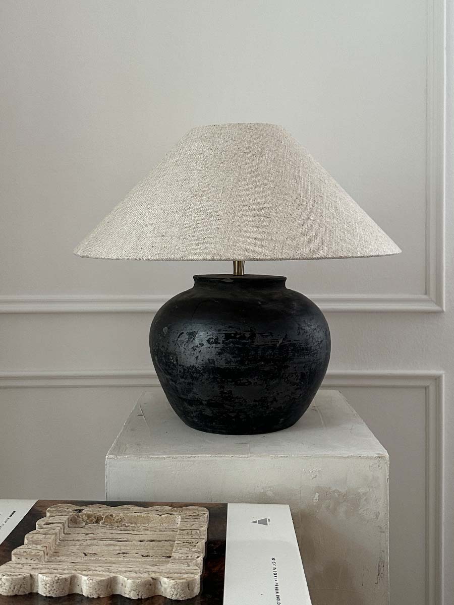 Lampe mit antikem Keramikfuß