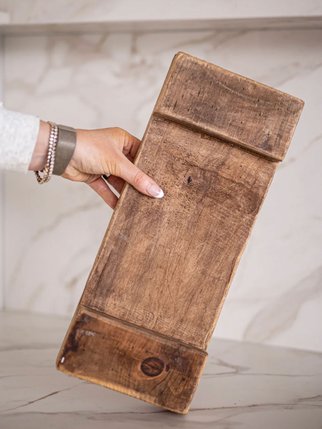 holz-sockel-tablett-ulmenholz