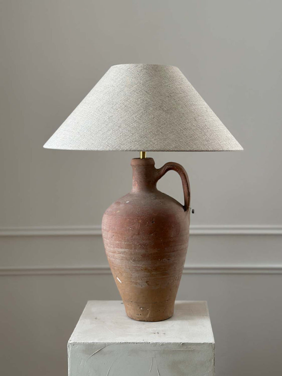 Lampe Terracotta mit antikem Keramikfuß