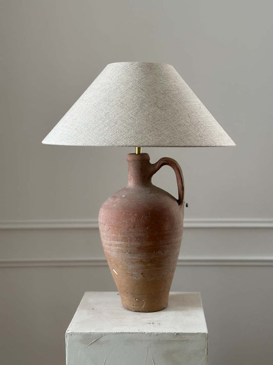 Lampe Terracotta mit antikem Keramikfuß