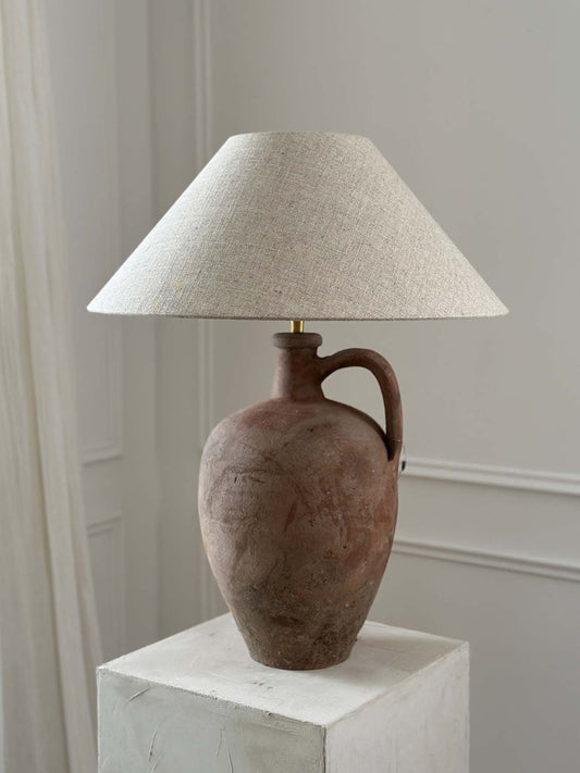 Lampe Terracotta mit antikem Keramikfuß