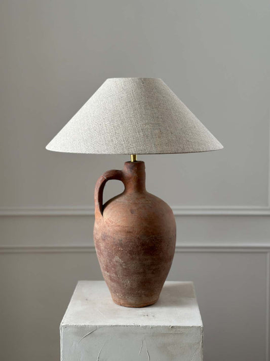 Lampe Terracotta mit antikem Keramikfuß