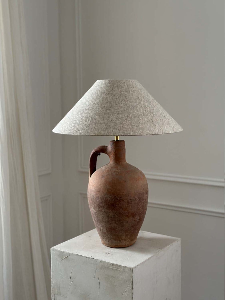 Lampe Terracotta mit antikem Keramikfuß