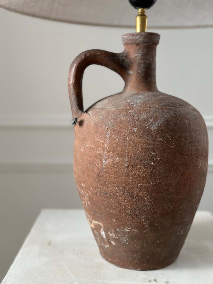 Lampe Terracotta mit antikem Keramikfuß