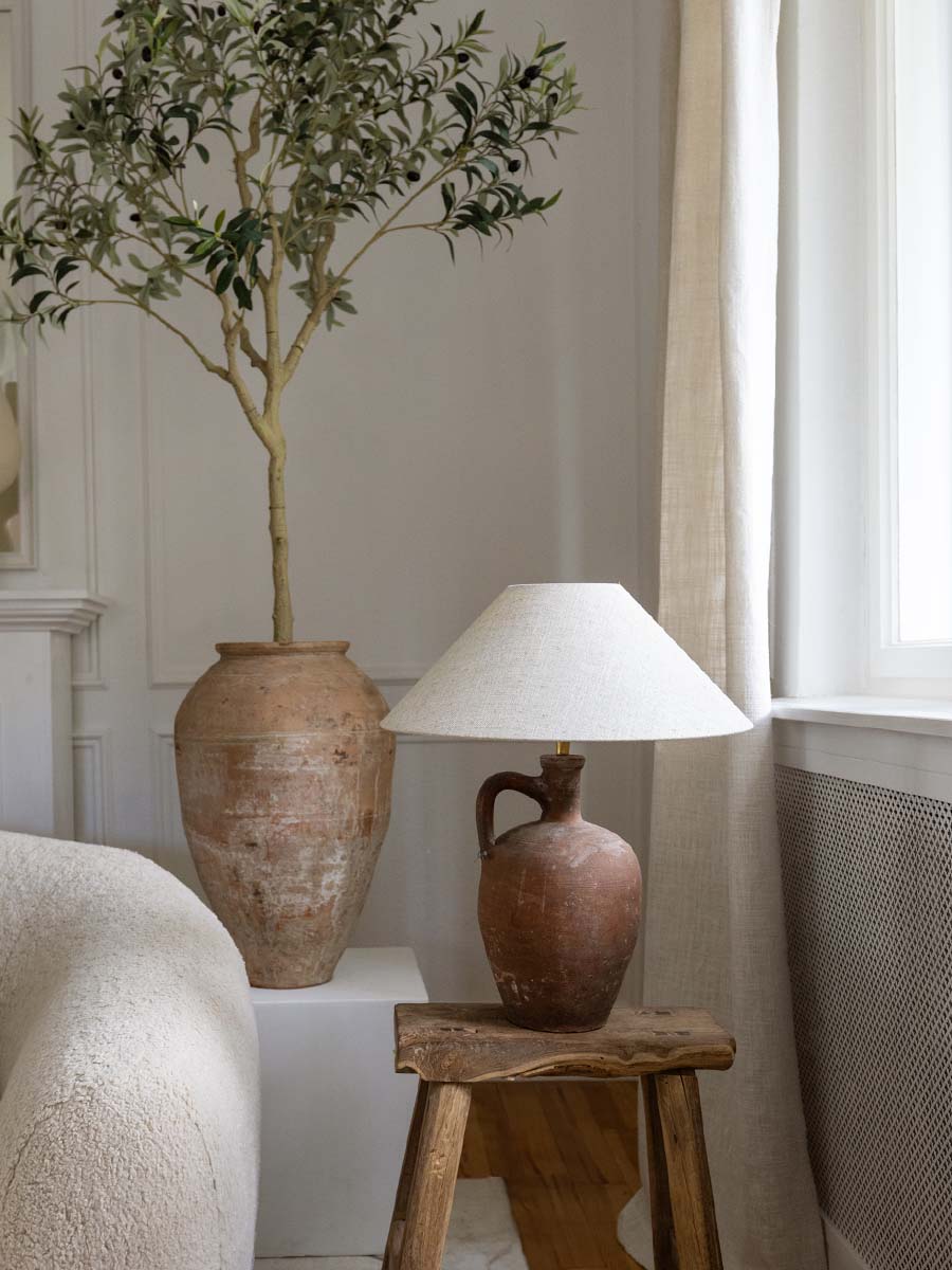 Lampe Terracotta mit antikem Keramikfuß