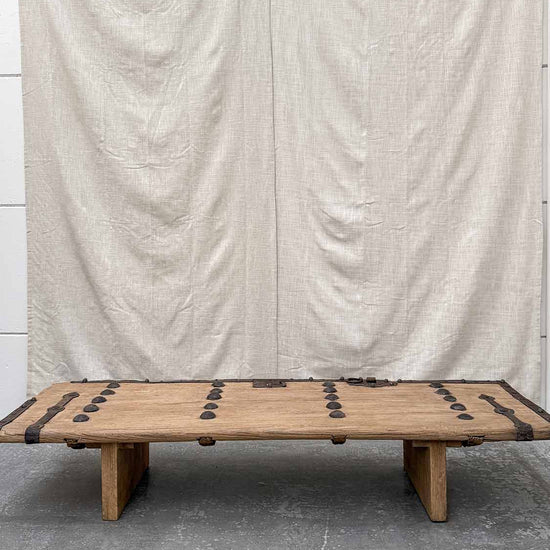 couchtisch rustikal wabisabi coffee table ulmenholz door