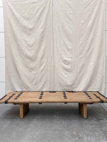 couchtisch rustikal wabisabi coffee table ulmenholz door