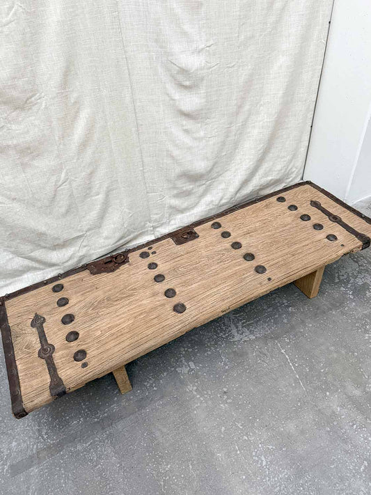 Rustikaler Couchtisch