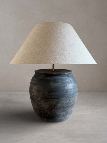 Lámpara con base de cerámica antigua