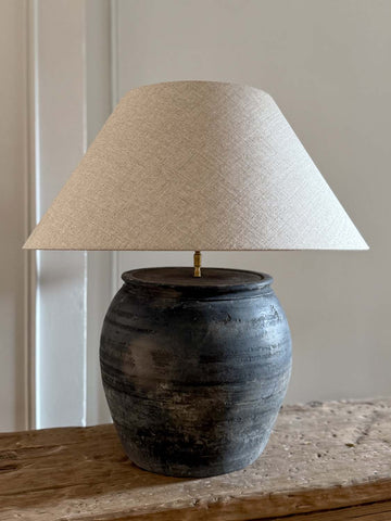 Lampada con base in ceramica antica