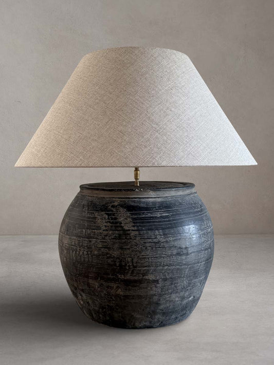 Lámpara con base de cerámica antigua