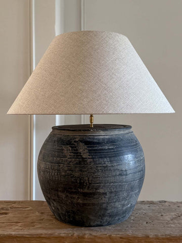 Lampe mit antikem Keramikfuß