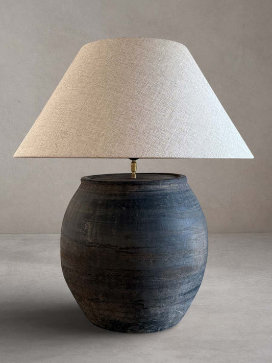 Lámpara con base de cerámica antigua