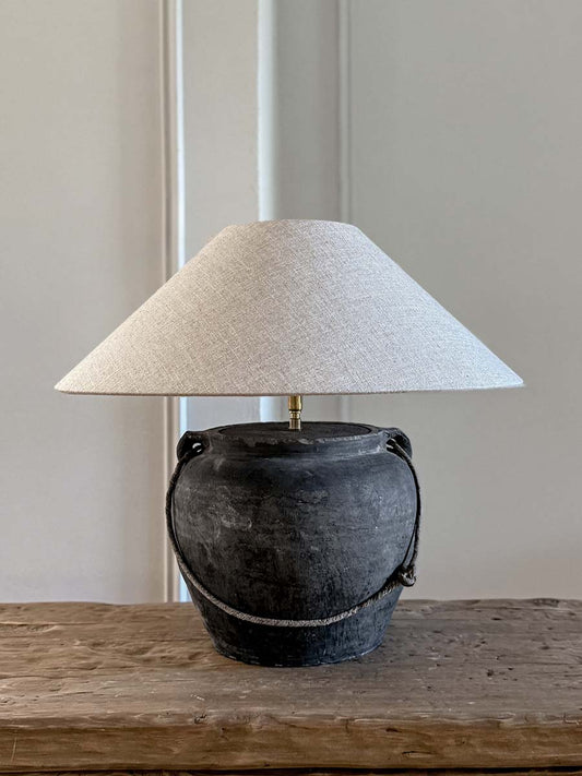 Lampada con base in ceramica antica
