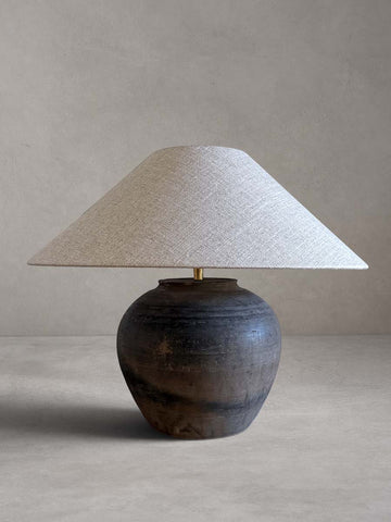Lampe mit antikem Keramikfuß