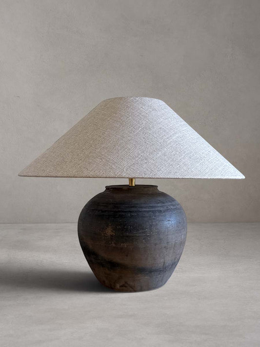 Lampe mit antikem Keramikfuß