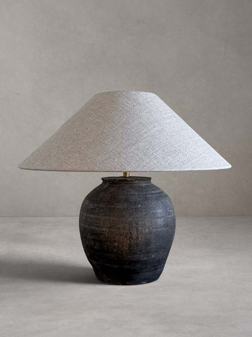 Lampe mit antikem Keramikfuß