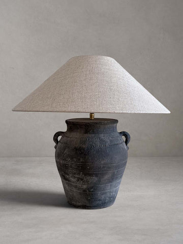 Lampe mit antikem Keramikfuß