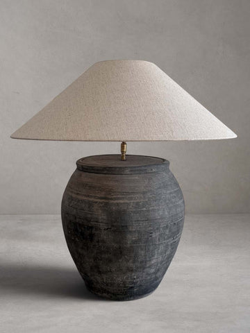 Lampe mit antikem Keramikfuß
