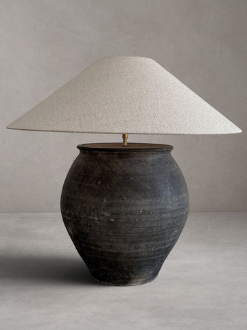 Lampe mit antikem Keramikfuß