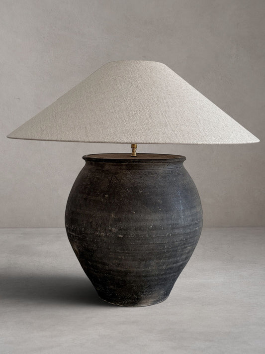Lampe mit antikem Keramikfuß