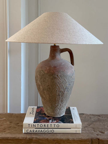 Lámpara de terracota con base de cerámica antigua
