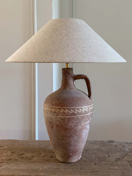 Lampada in terracotta con base in ceramica antica