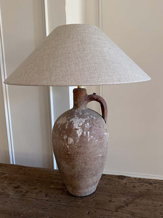 Lampe Terracotta mit antikem Keramikfuß