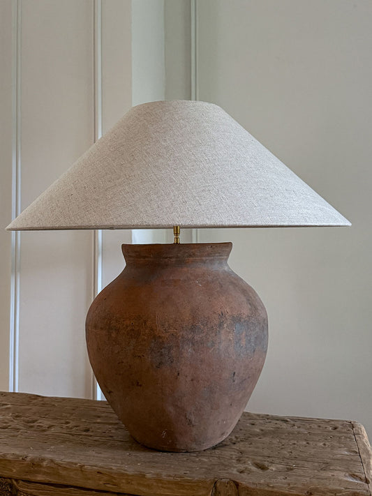 Lampe Terracotta mit antikem Keramikfuß