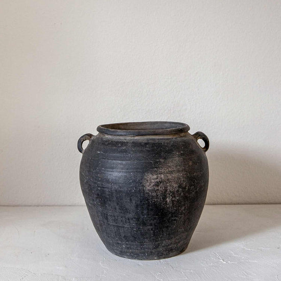 Antiker Tontopf Wabi-Sabi