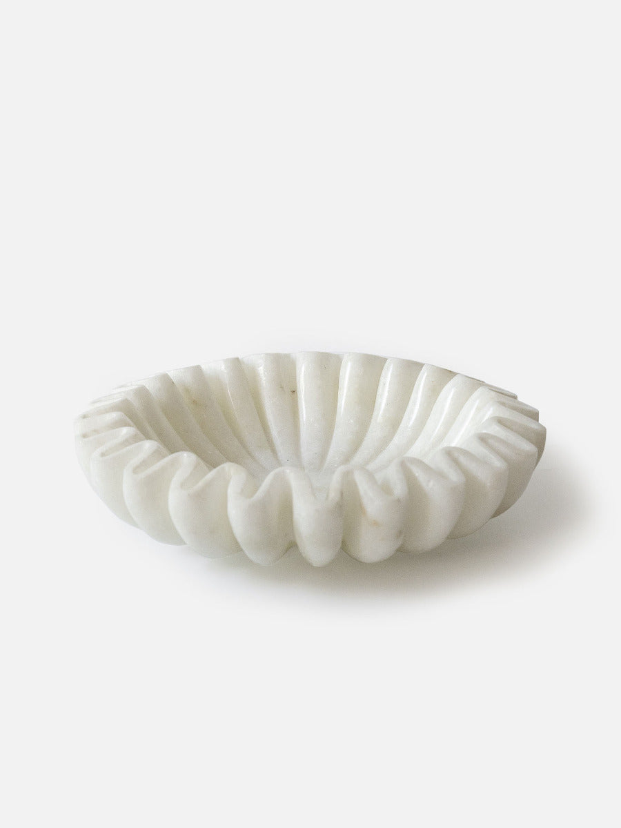 Wavy riffled marble bowl Round Fluted