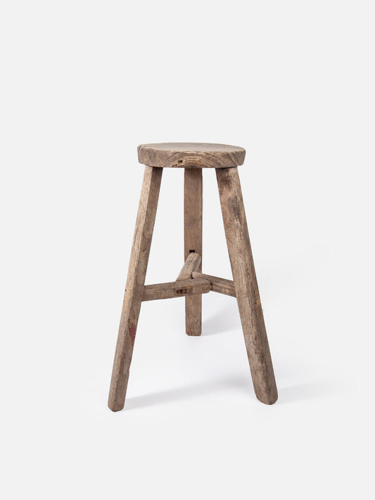runder rustikaler vintage hocker brutalitisch