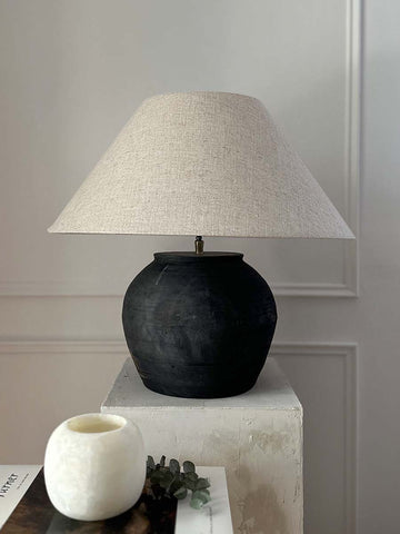 Lampada da tavolo con vaso antico