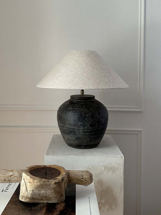 Lampada da tavolo con vaso antico