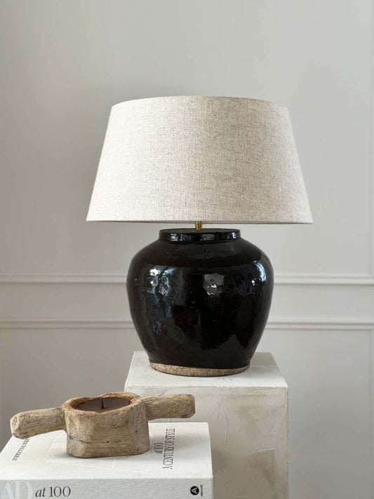 Lampe mit antikem Keramikfuß
