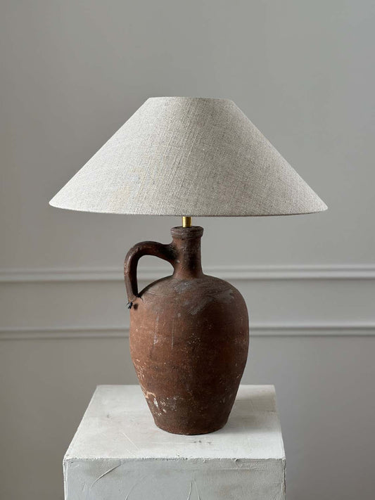 Lampe Terracotta mit antikem Keramikfuß