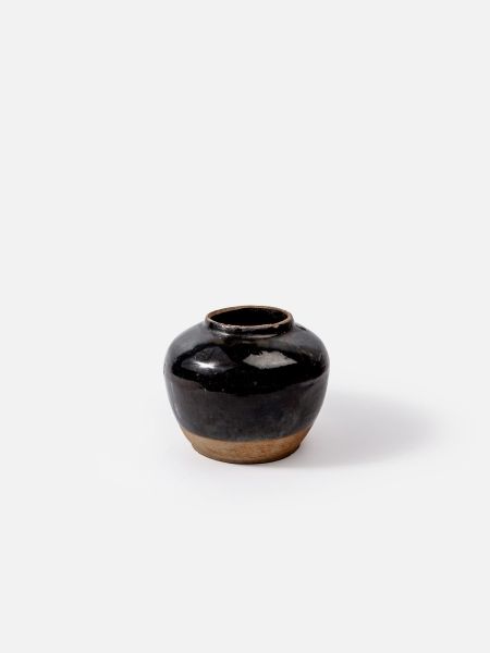 kleines, antikes Tongefäß aus dem frühen 20. Jahrhundert, schwarz/dunkelbraun lasiert - wabi sabi