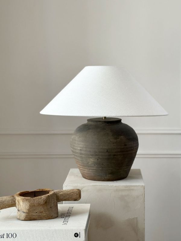  Lampe mit antikem Keramikfuß