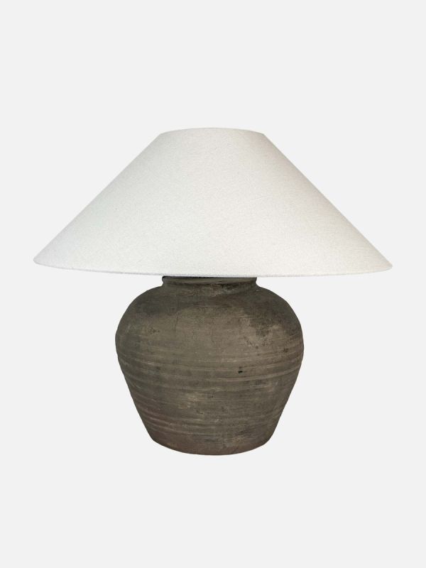 Lampe mit antikem Keramikfuß